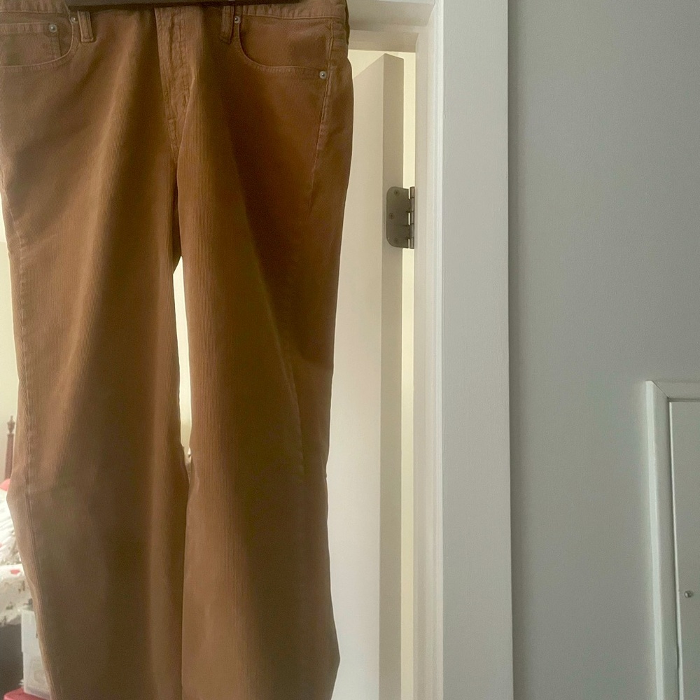 courdoury light brown 28.5 length im on 5'1 so all my pants are petite